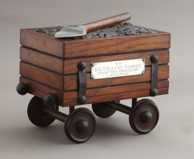 Edward VII Carved Oak Presentation Cigarette Box, c. (1 of 1)