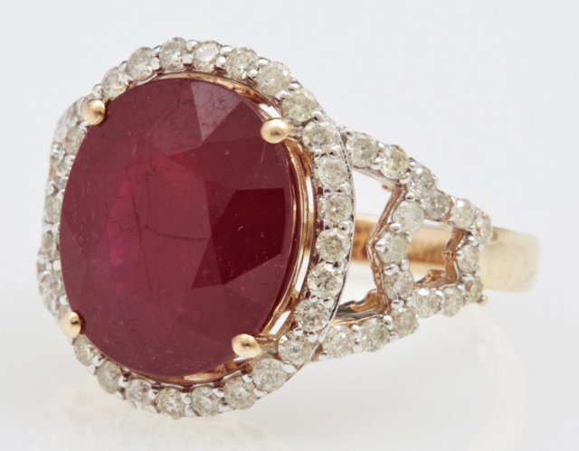 Lady's 14K Yellow Gold Dinner Ring, with an oval 9.12 (1 of 2)