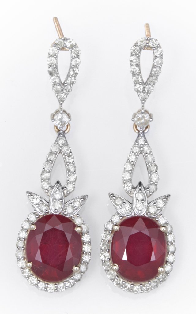 Pair of 14K White Gold Pendant Earrings, with a pierced (1 of 2)