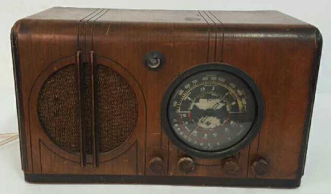 Antique Circa 1930s Radio Circa 1930s Radio, wood box (1 of 10)