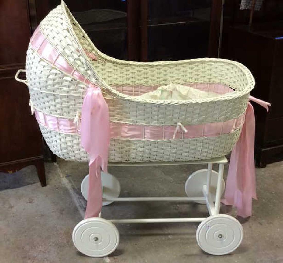 Vintage White Wicker Bassinet Wood Base White painted (1 of 6)