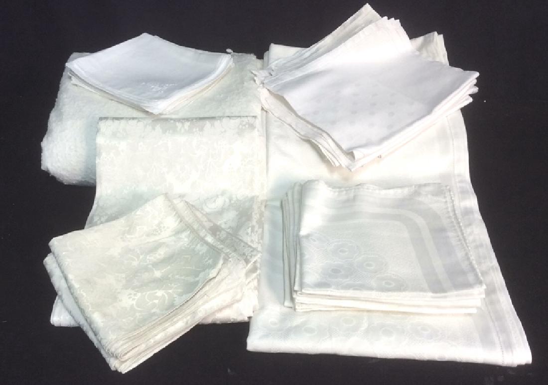 Group White Vintage Table Clothes Pads and Napkins (1 of 9)