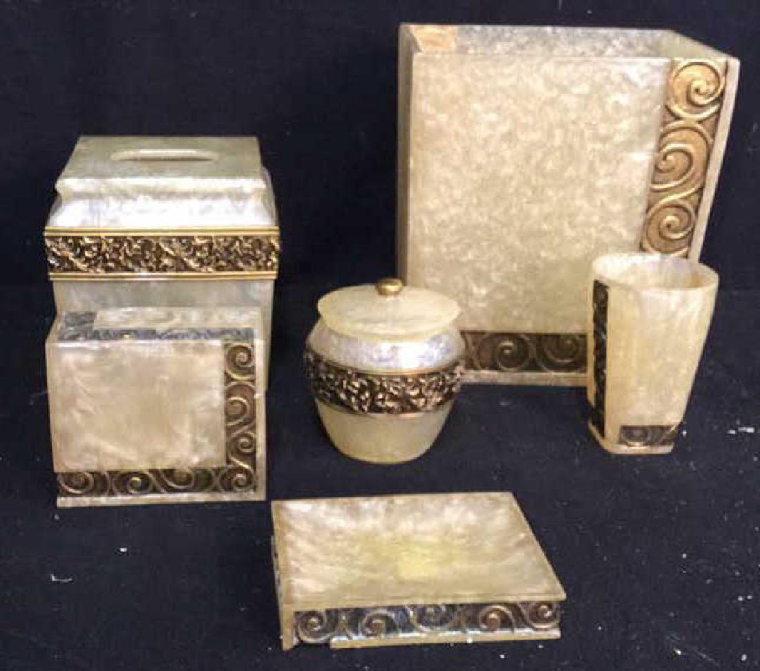 Group Lot Wamsutta Bathroom Accessories (1 of 9)