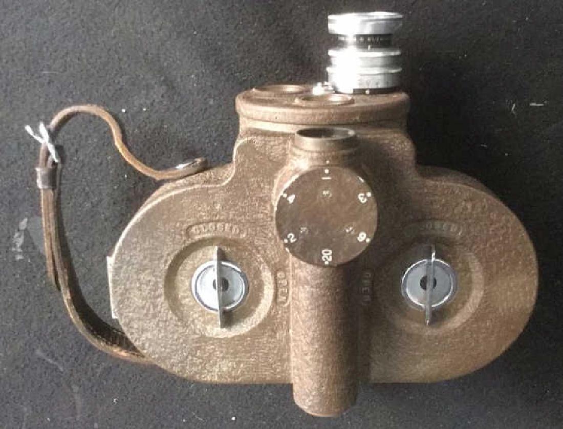 Vintage Bell and Howell Filmo 16MM Camera (1 of 16)