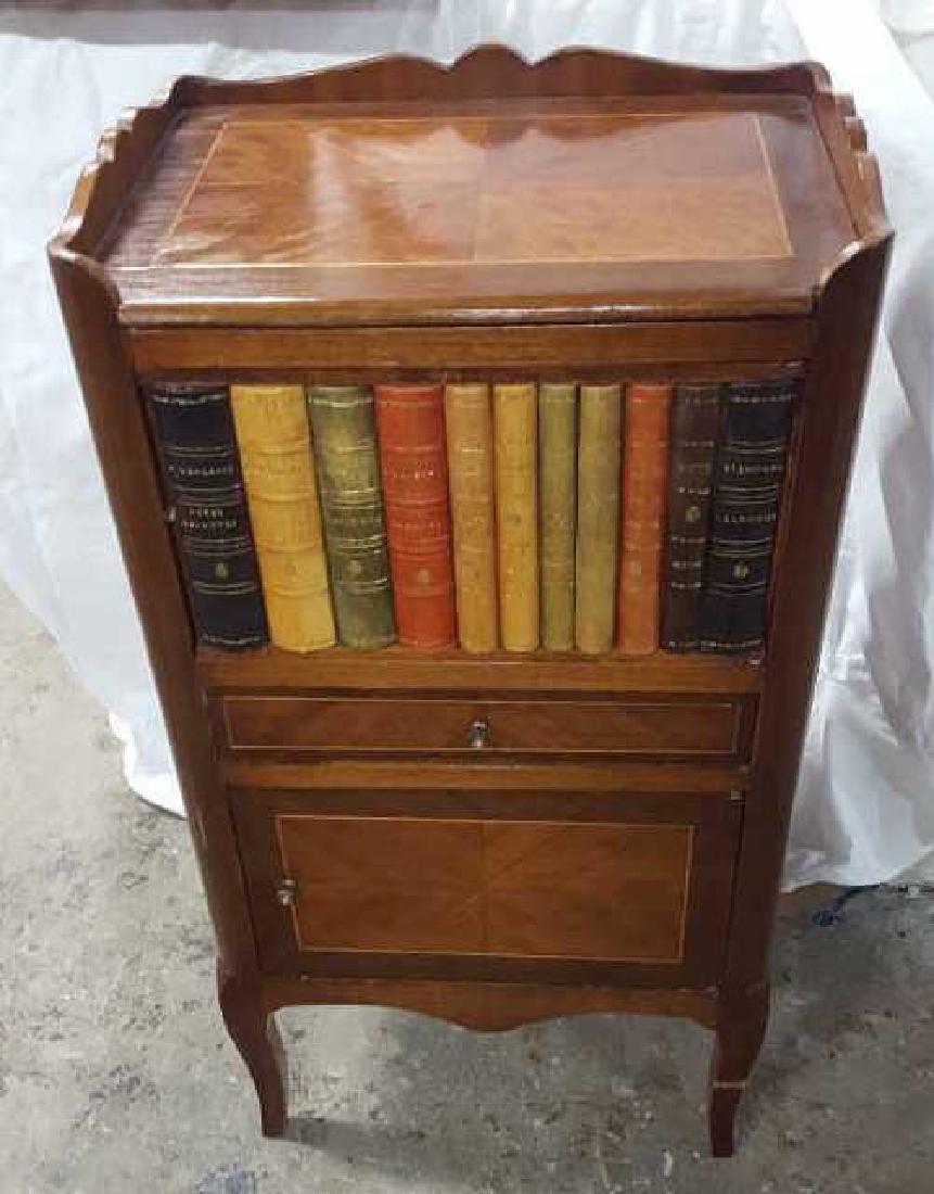 Trompe Loeiul Book Shelves end table (1 of 14)