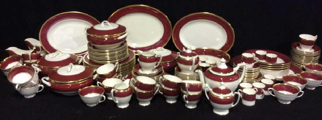 130 C oalport Athlone-Marone Porcelain Dinner: Service Extensive collection of Dinner Service, Dinner Service Made in England, Porcelain, bone China, Athlone-Marine. Set includes 4 Lidded Tureens, 1 Tea Pot, two large oval serving Platters measure