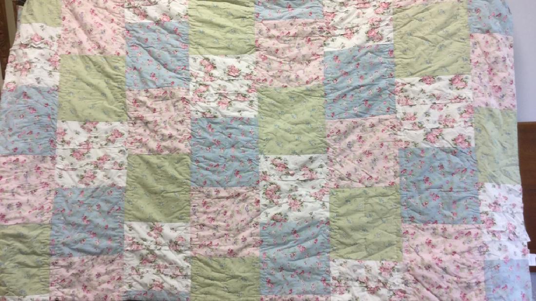2 Twin Size Floral Quilts Dust Ruffles Flat Sheets (1 of 10)