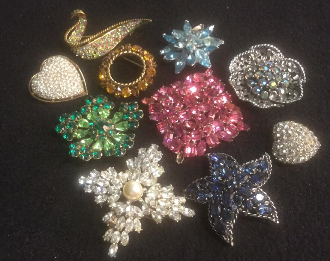 Group 10 Vintage Costume Jewelry Brooches (1 of 10)