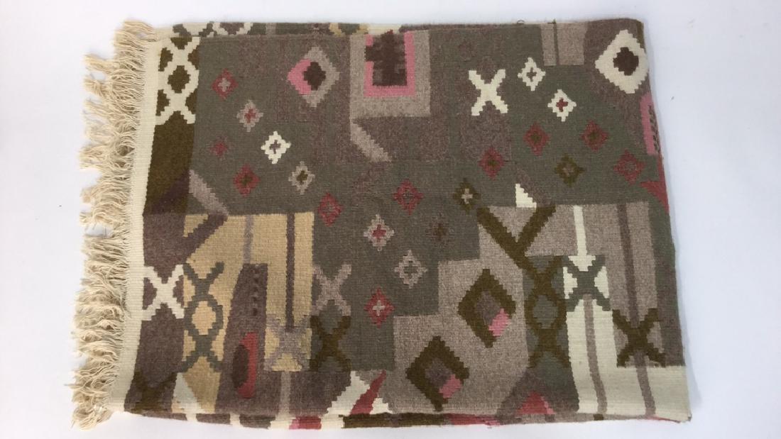 Vintage Southwestern Style Wool Throw: Vintage Southwestern Style Wool Throw approx 66 inches in length. No condition issues noted. Hues of olive, creme, vanilla, and umber. Fringed edges.