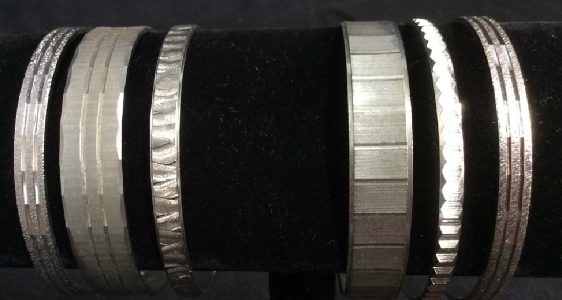 Lot 6 Costume Silver Tone Bangle Bracelets (1 of 5)
