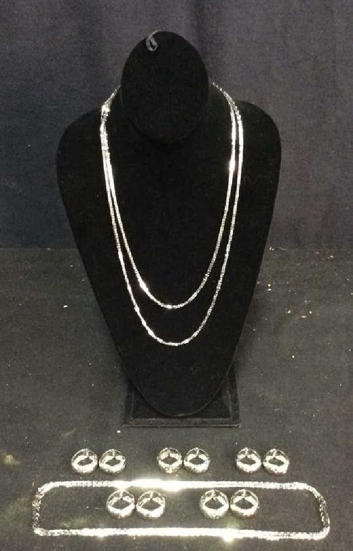 Lot 7 Silver Toned Necklaces & Earrings (1 of 5)