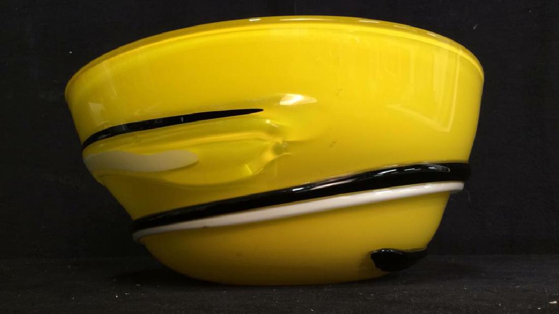 Yellow Toned Art Glass Bowl (1 of 10)