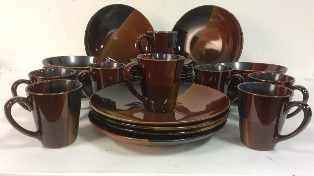 Lot 31 ELITE Glazed Pottery Dining Dining Set (1 of 6)