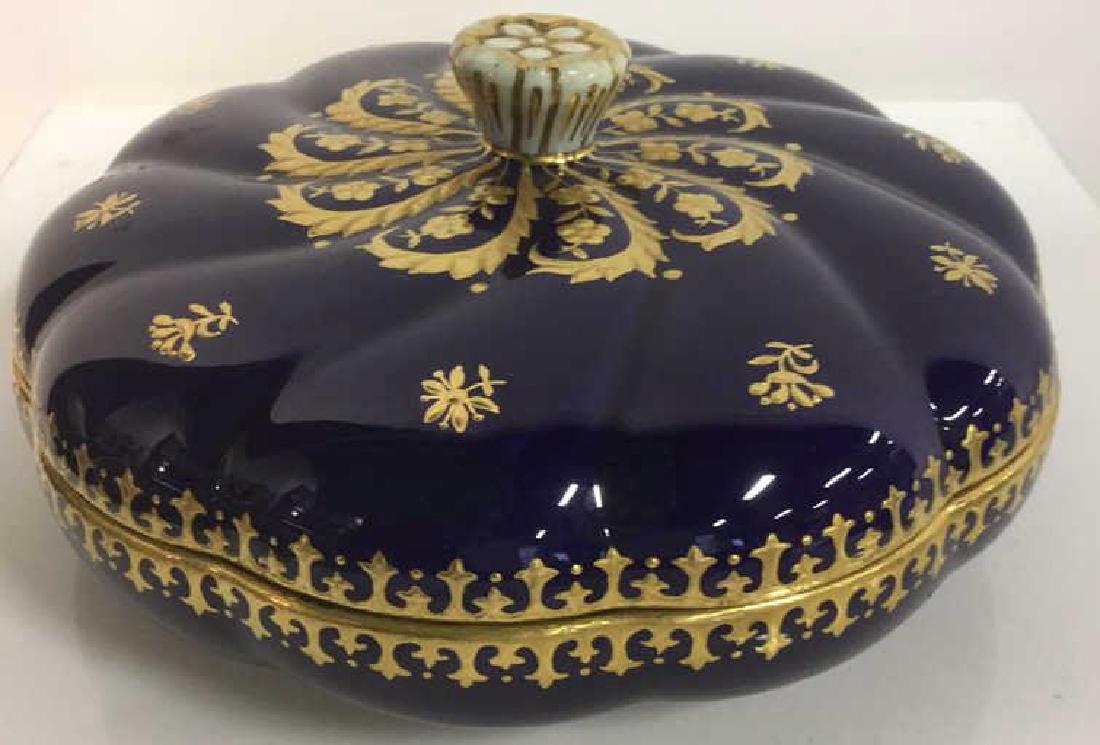 MINTONS Intricately Detailed Porcelain Trinket Box (1 of 10)