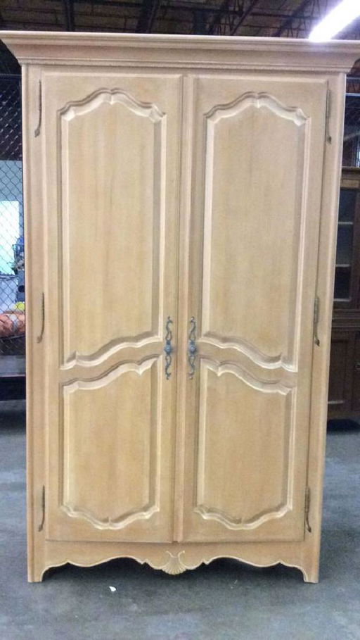 Ethan Allen Light Toned Wooden Armoire Ethan Allen Light Toned Wooden Armoire