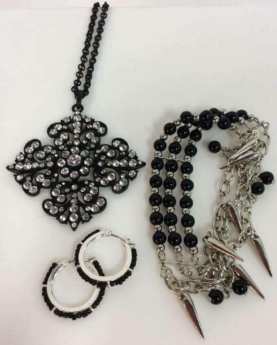 Lot 3 Assorted Women’s Costume Jewelry (1 of 9)