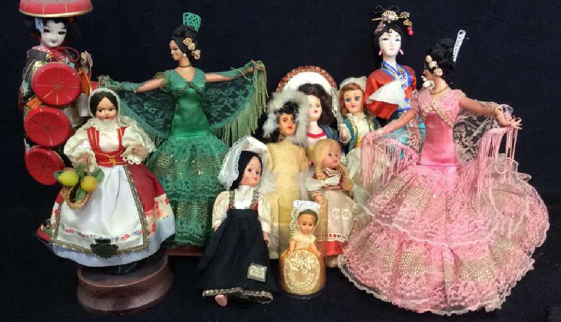 Vintage Doll Collection Around the Globe (1 of 11)