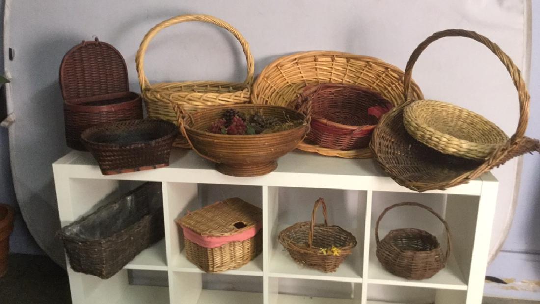 Lot 12 Woven Baskets Of Different Sizes (1 of 6)