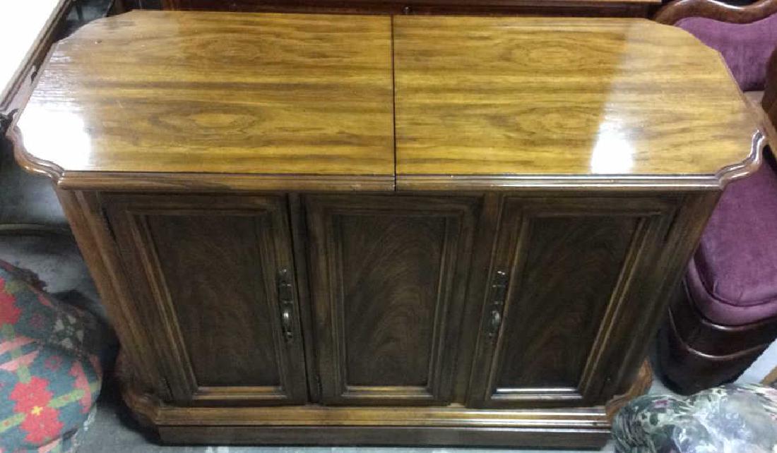 DREXEL Carved Wooden Bar Buffet Table (1 of 10)