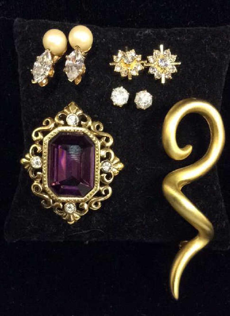 Lot 5 Assorted Gold Toned Vintage Jewelry (1 of 8)