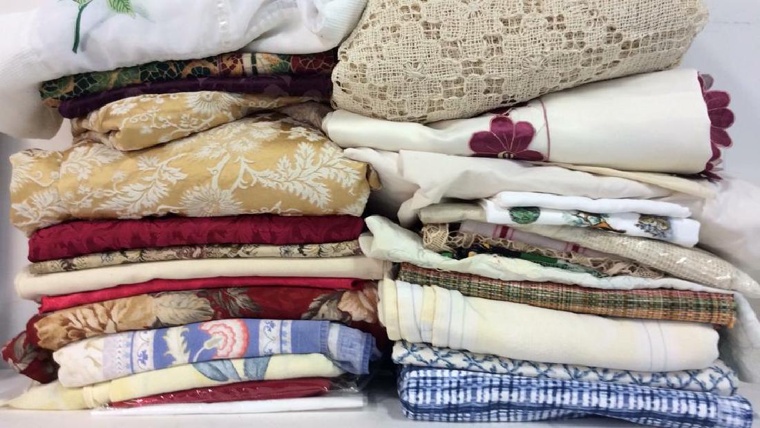 Group Lot Assorted Vintage and Modern Linens (1 of 9)
