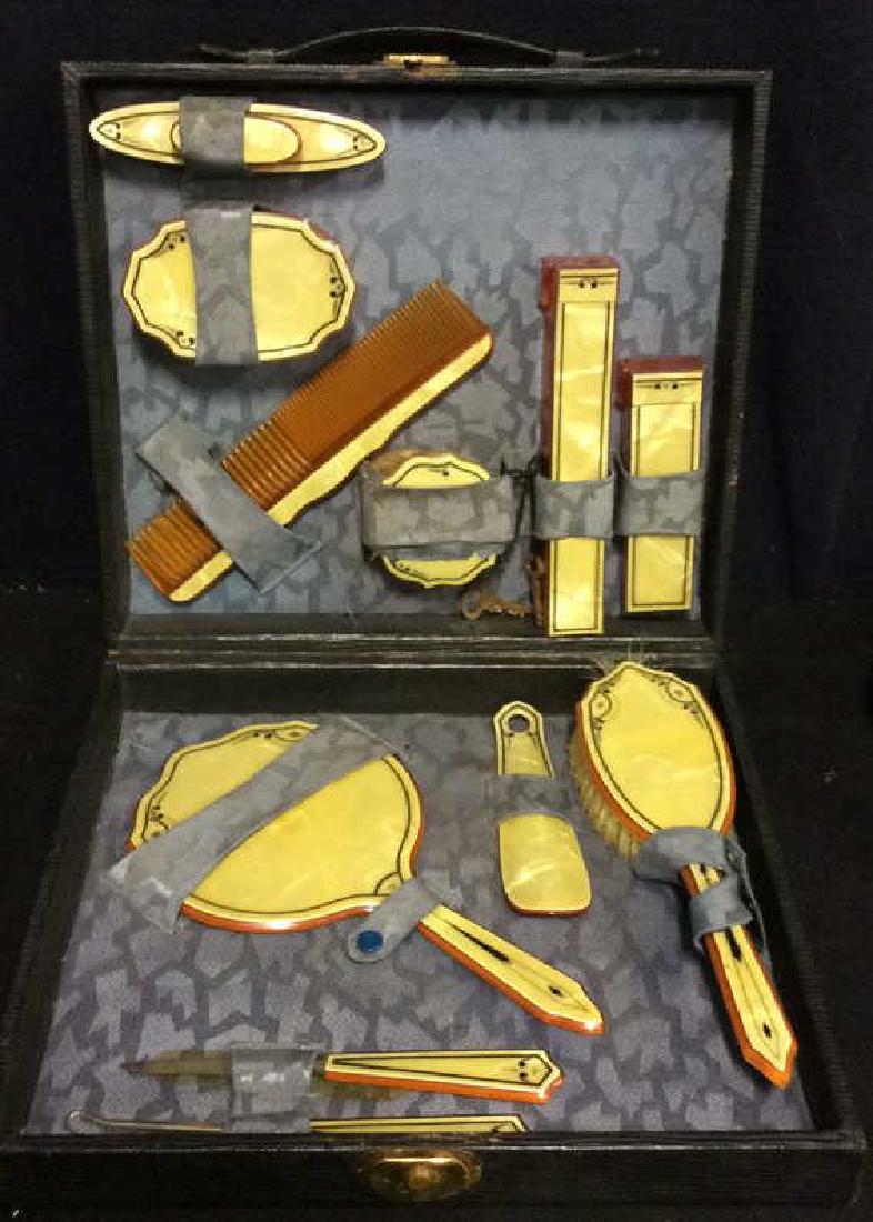 Lot 12 Vintage Bakelite Vanity Set (1 of 8)