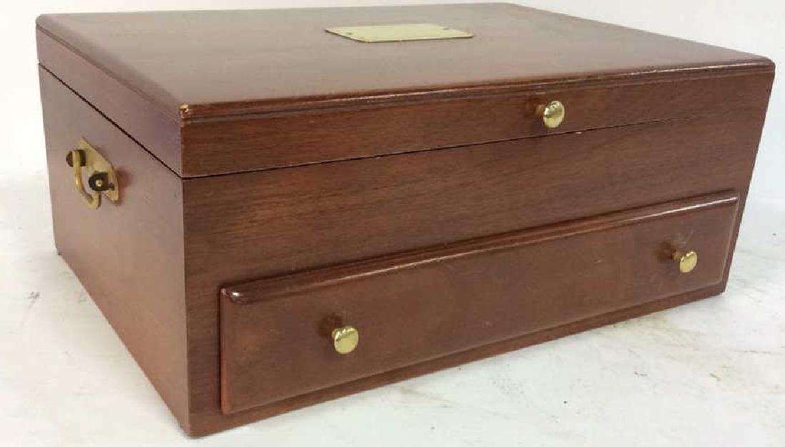 Bloomingdales Felt Lined Wood Silverware Chest (1 of 12)