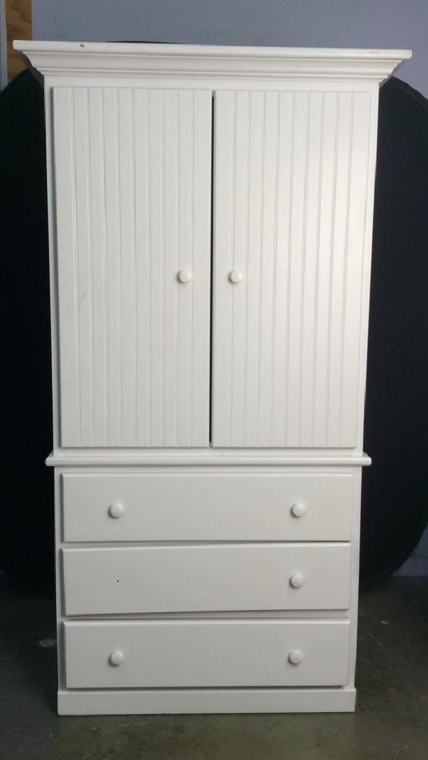 CHELSEA KIS QUARTERS Entertainment Console (1 of 9)