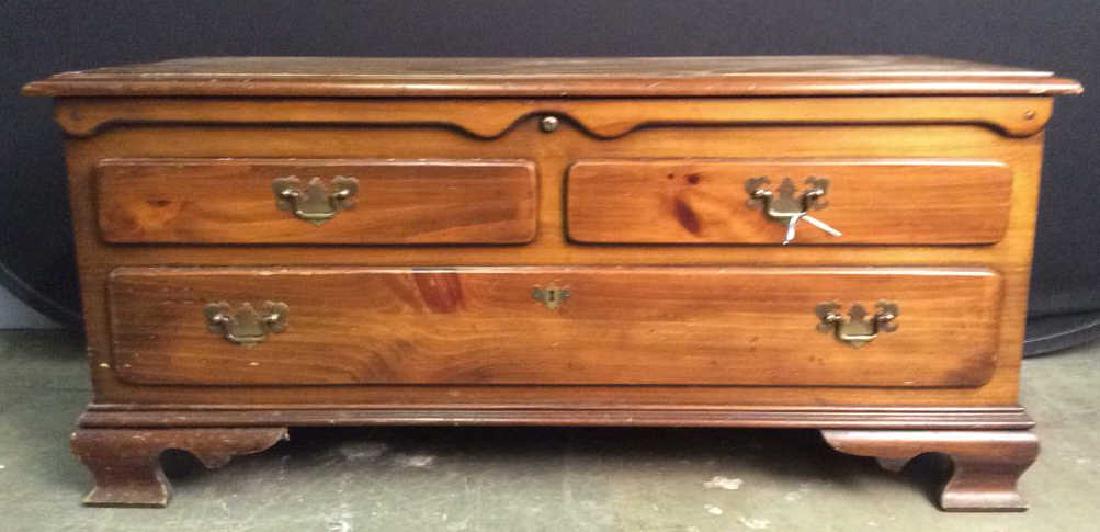 LANE ALTAVISTA VIRGINIA Wooden Chest, Cedar Lined