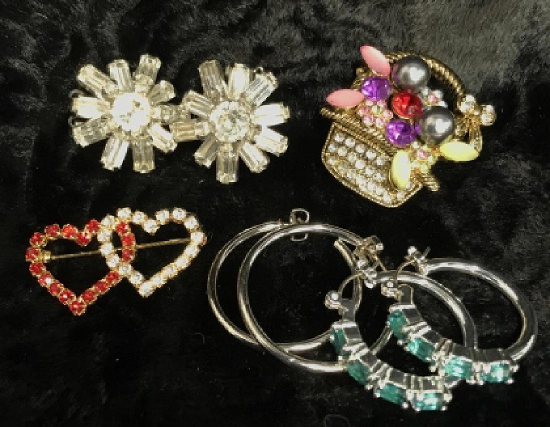 Lot 5 Assorted Women's Costume Jewelry (1 of 8)