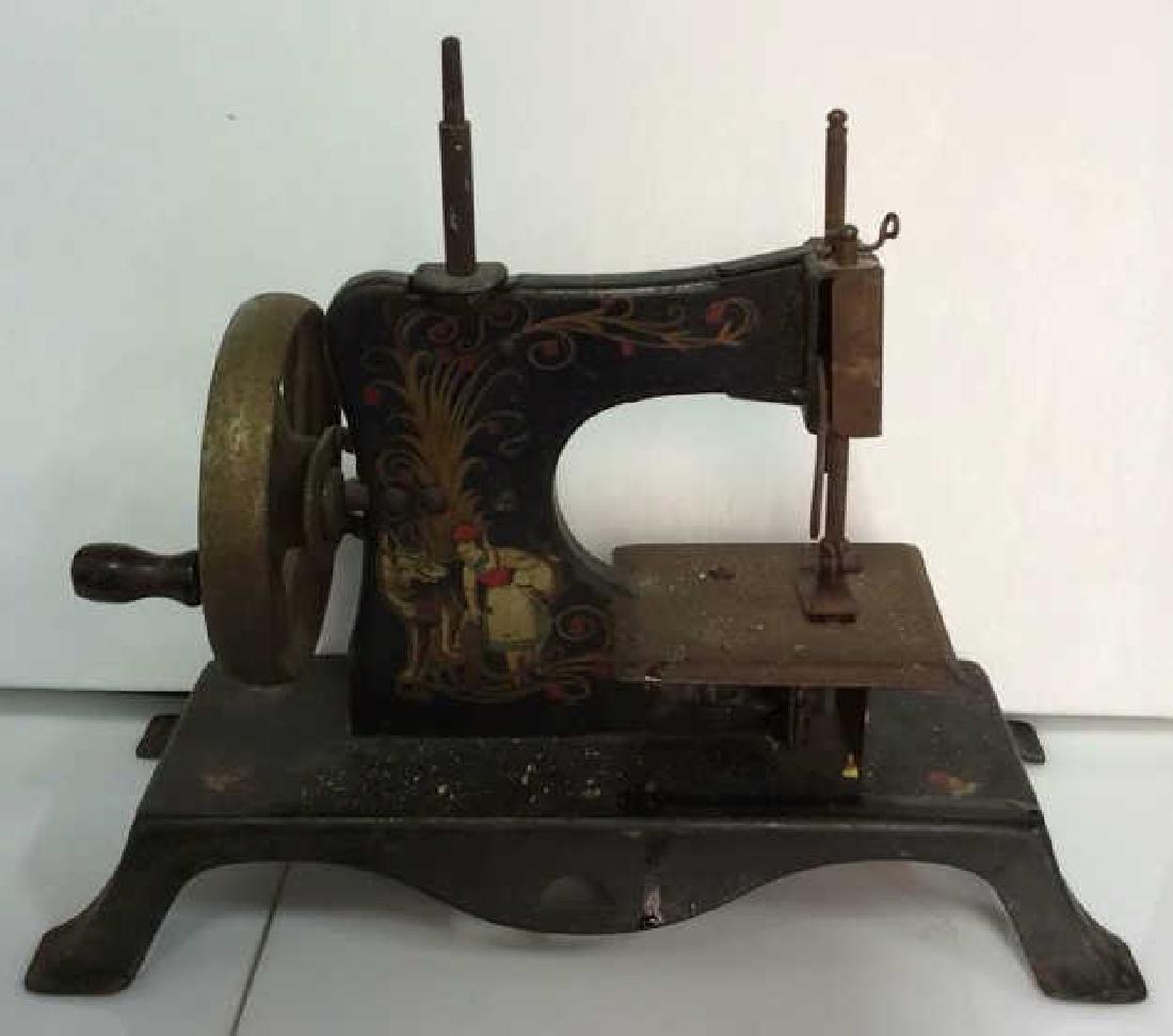 Vintage/Antique Metal Sewing Machine (1 of 9)