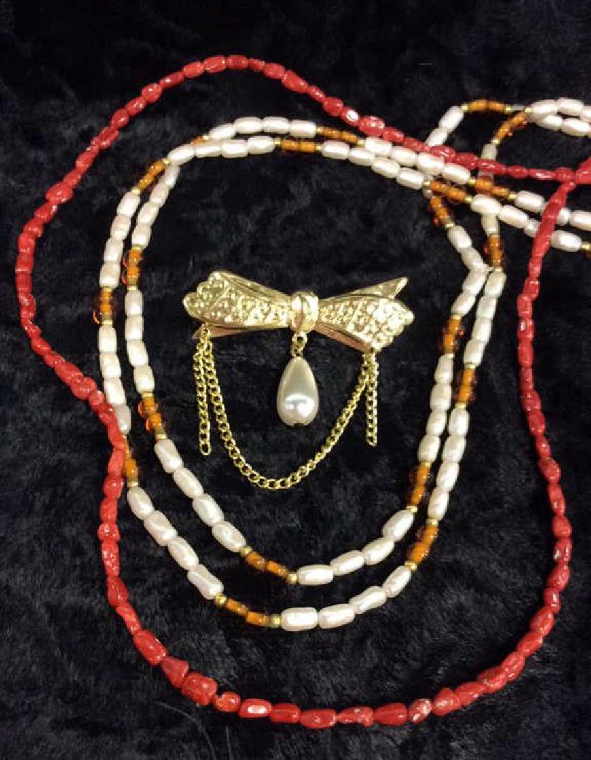 Lot 3 Women’s Vintage Pearl and Shell Jewelry (1 of 8)