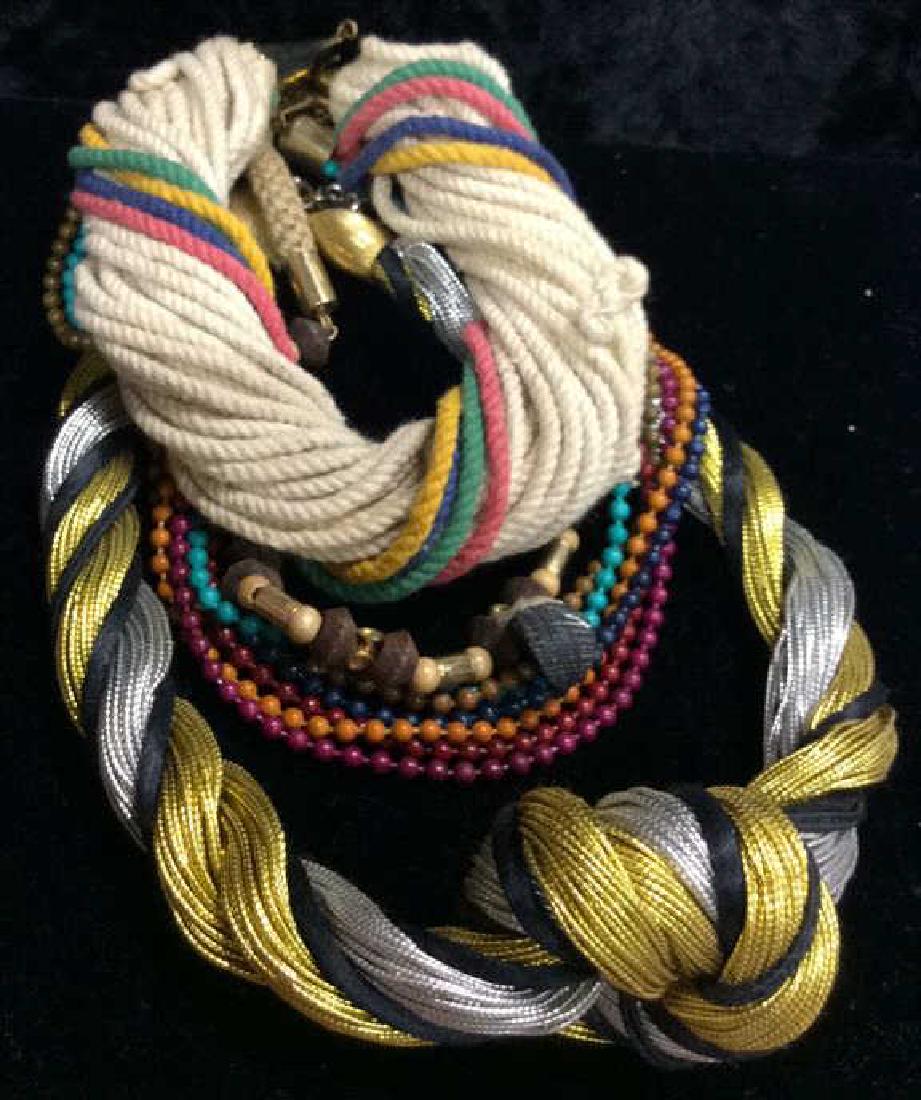 Lot 4 Assorted Women’s Costume Jewelry Necklaces (1 of 10)