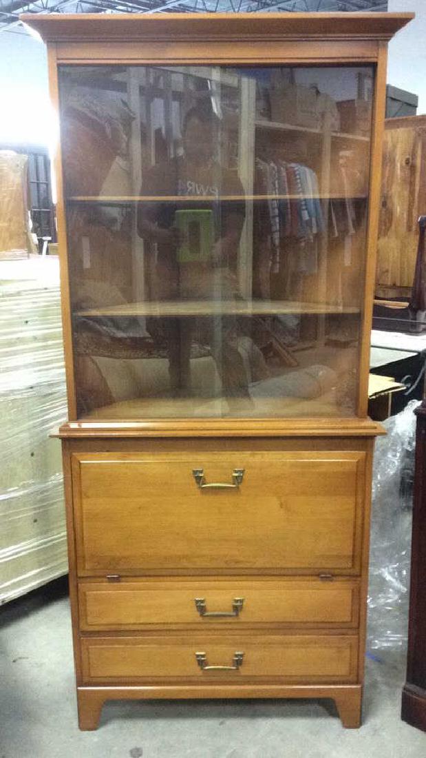 Maple Corner Display Cabinet Hutch (1 of 10)
