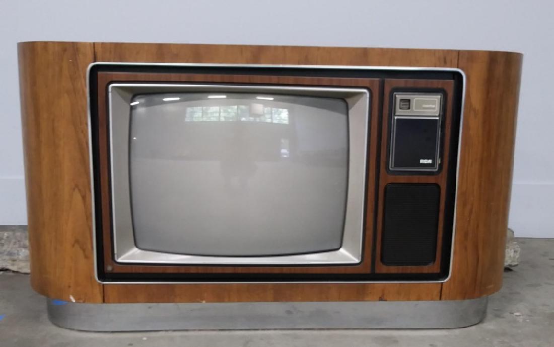 RCA Vintage 70s Television in Console (1 of 9)