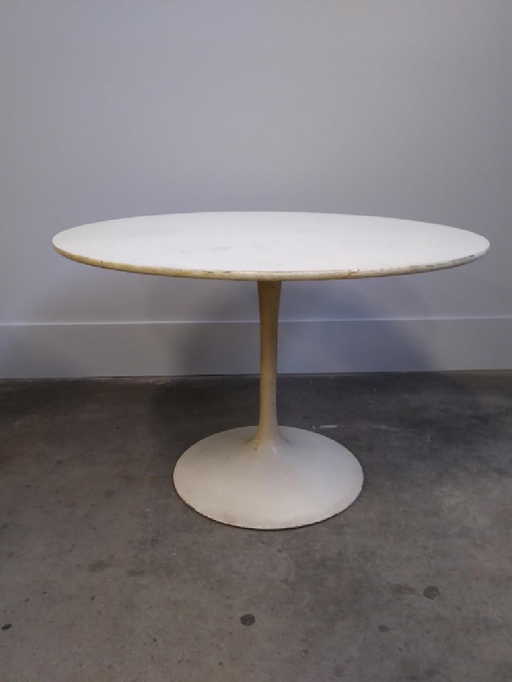 Authentic Saarinen Mid Century Modern Tulip Table