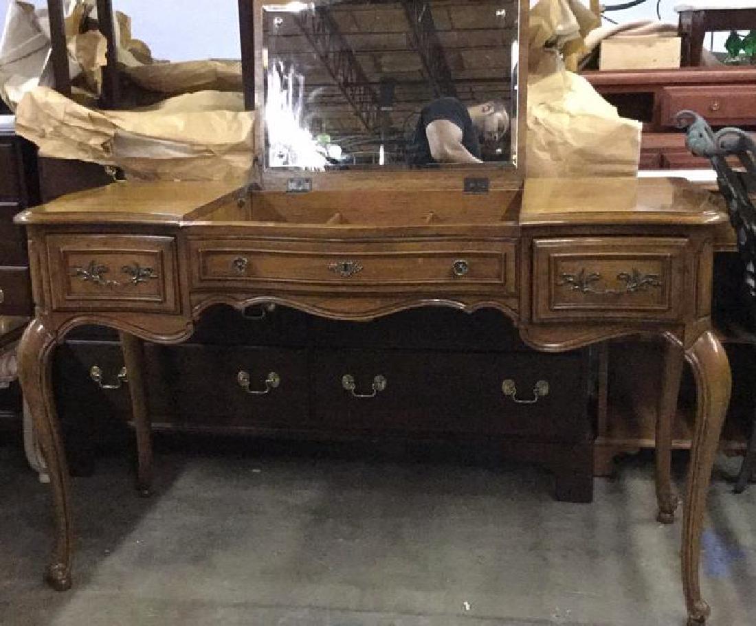 THOMASVILLE Carved Wooden Vanity Desk (1 of 10)