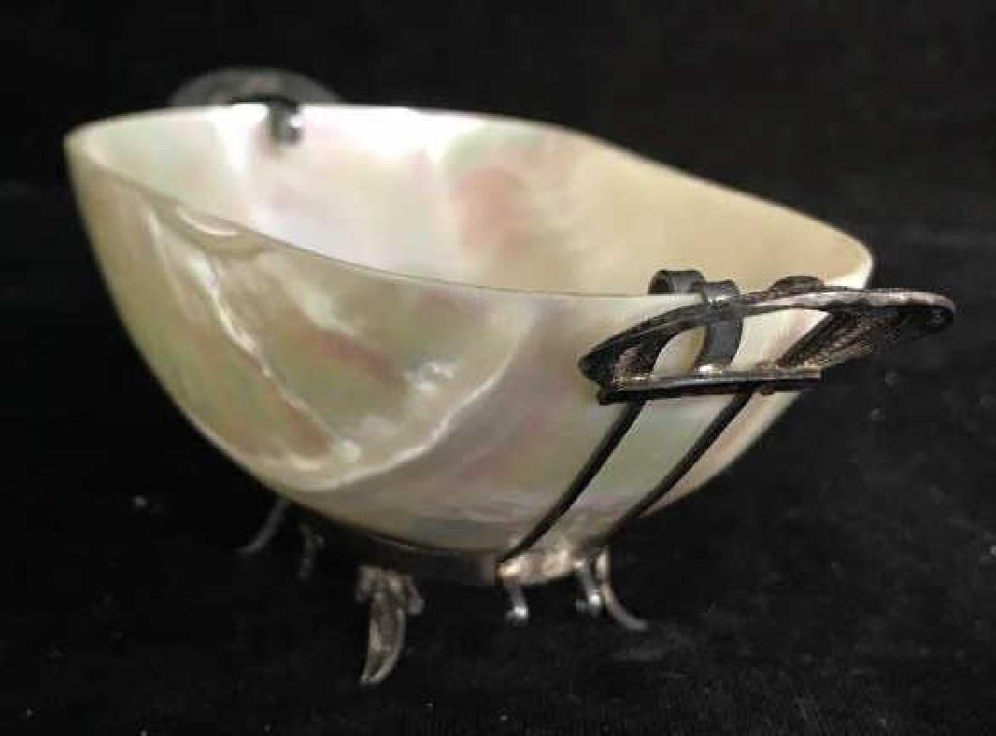 Shell Bodied Trinket Dish (1 of 7)