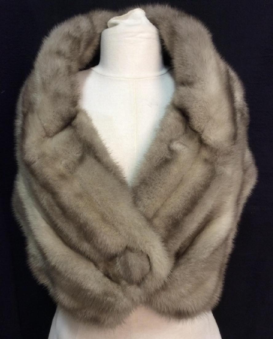 Sprei Freres Fur Stole (1 of 7)