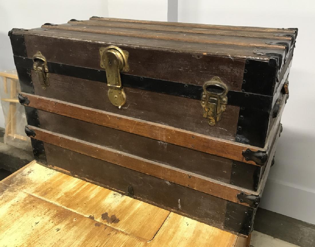 Vintage Poss Antique Steamer Trunk (1 of 10)