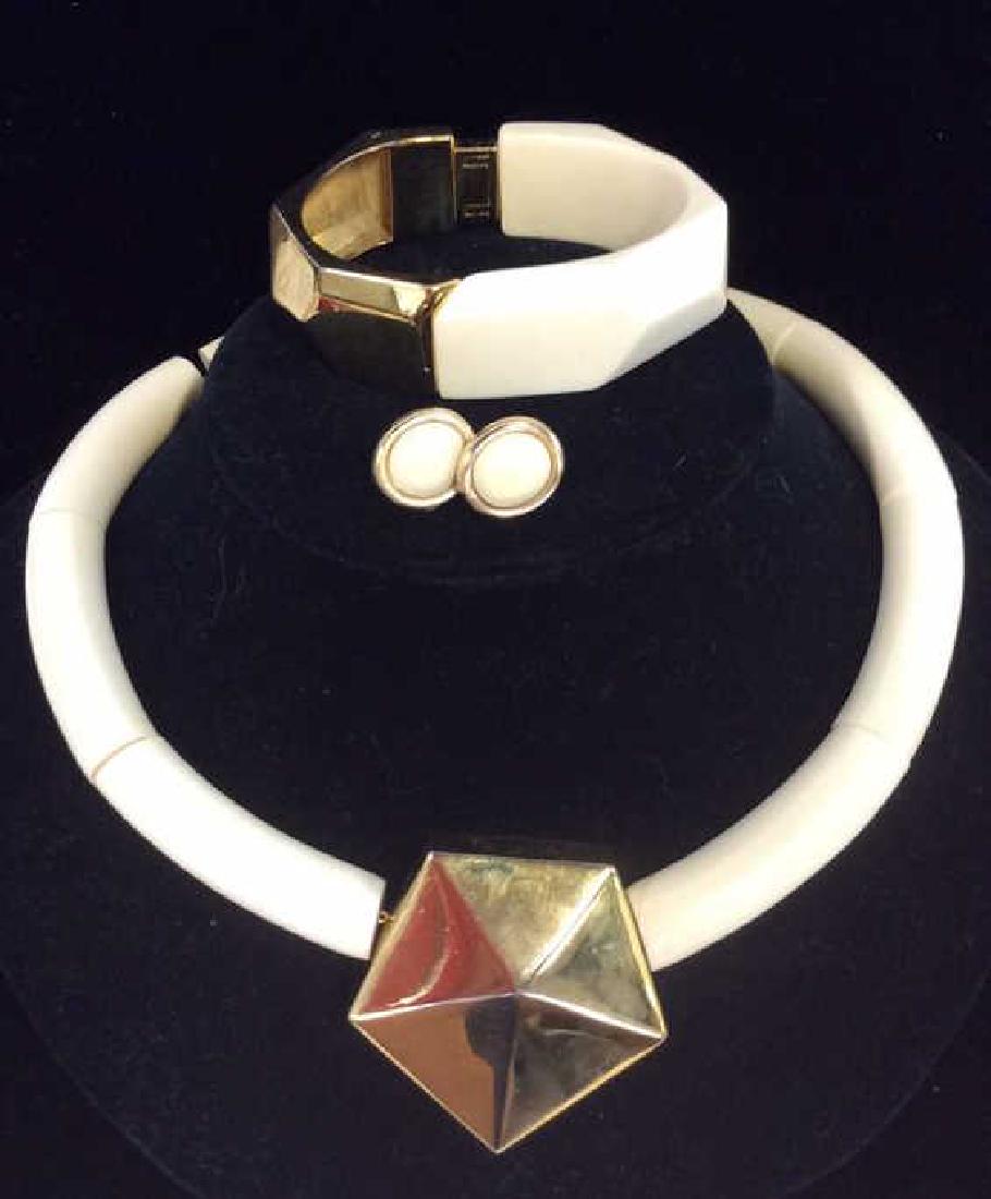 Set 3 Bakelite Necklace W Matching Bracelet (1 of 9)