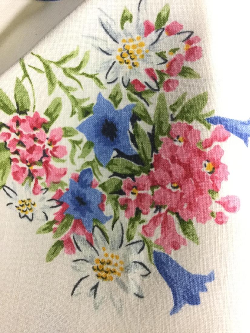 Assorted Napkins With Embroidery (1 of 5)