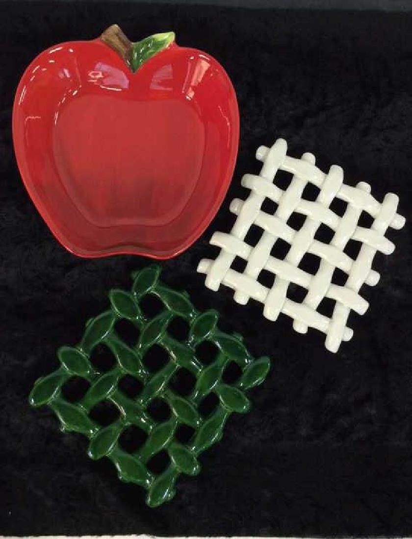 Lot 3 Porcelain Ceramic Tabletop Accessories (1 of 8)