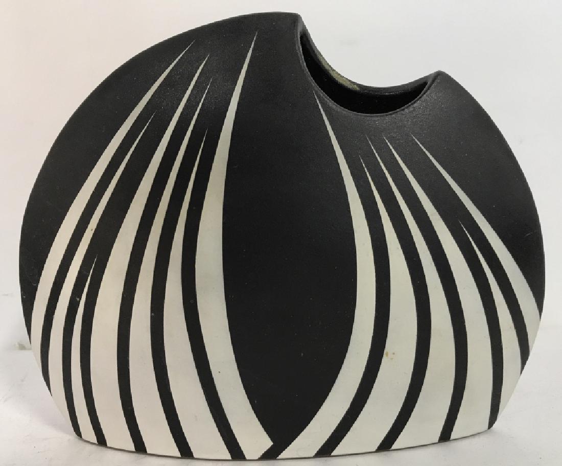Signed Black and White Ceramic Vase Oct 31, 2018 The Benefit Shop