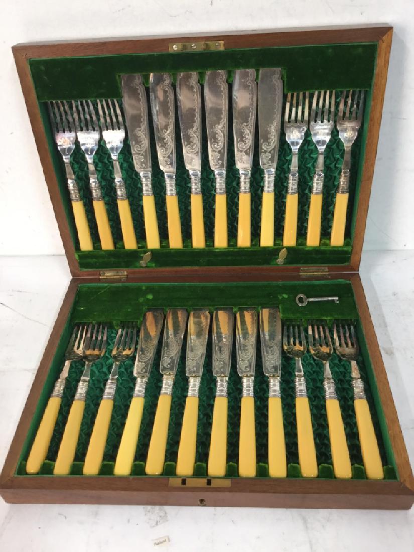 Boxed Set 24Silver Pl Bakelite Fish &Knife Service (1 of 12)