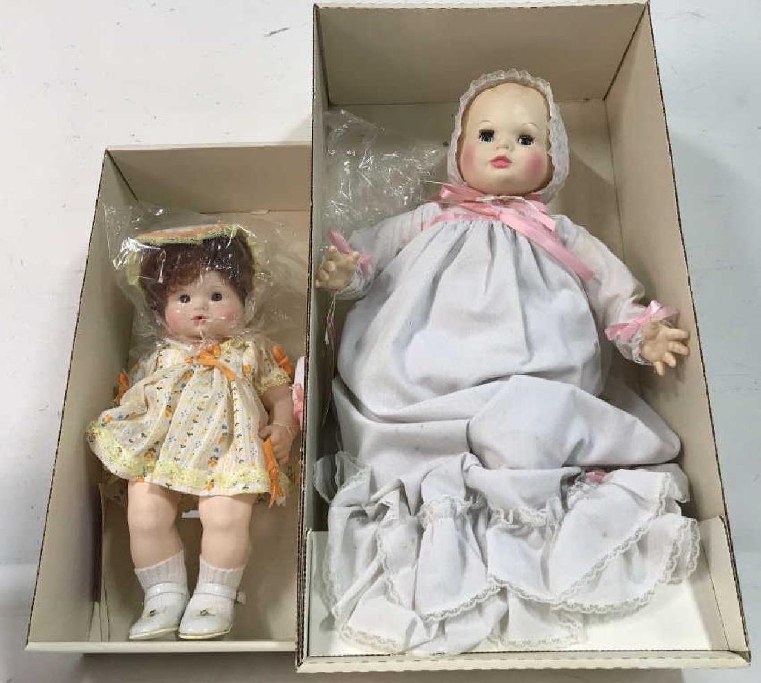 Set of 2 SUZANNE GIBSON Collectible Dolls: Set of 2 SUZANNE GIBSON collectible dolls from the Reeves International collection. Two numbered dolls, ‘CARRIE’ and ‘GWEN’. Possibly vinyl or hard plastic. Each Doll comes in its own original