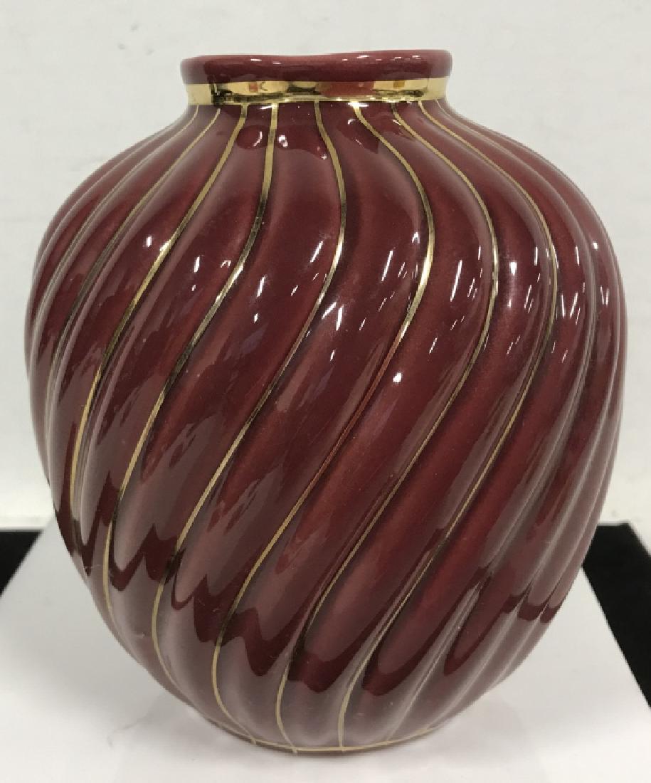 Ecuadorian Vase Decorated with 24 k gold design (1 of 9)