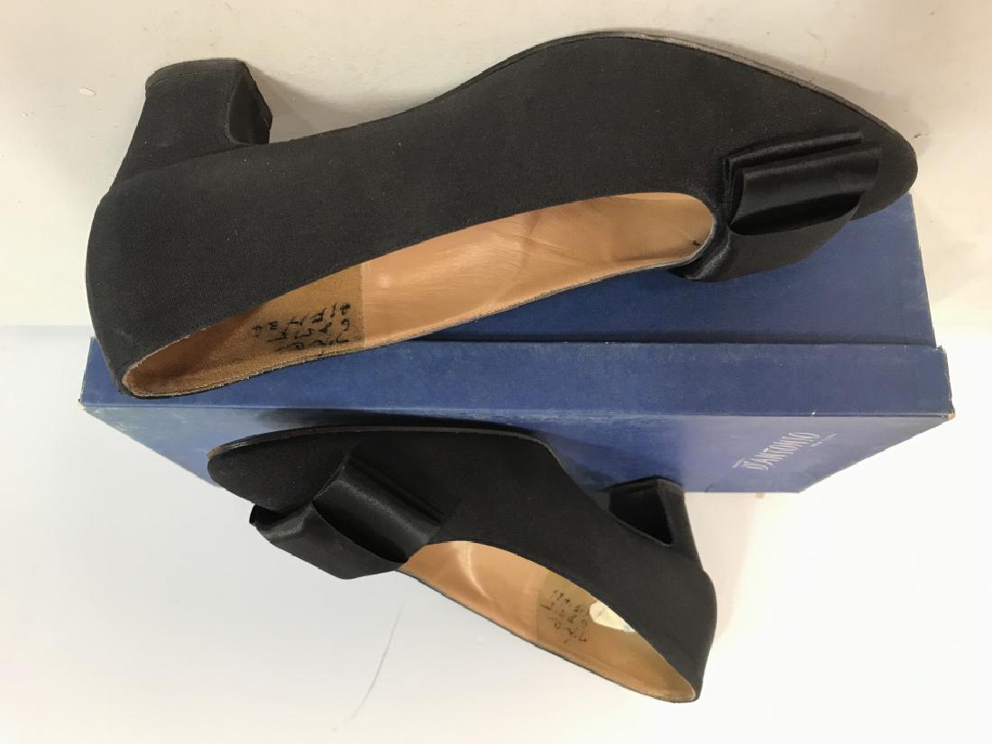 D’ANTONIO BONWIT TELLER 5TH Ave Heels 7 1/2: Heels are size 7 1/2. Heel height is 2 inches. Sole of shoe is marked D’ANTONIO BONWIT TELLER FIFTH AVE. Heels are black toned. Includes box. 6