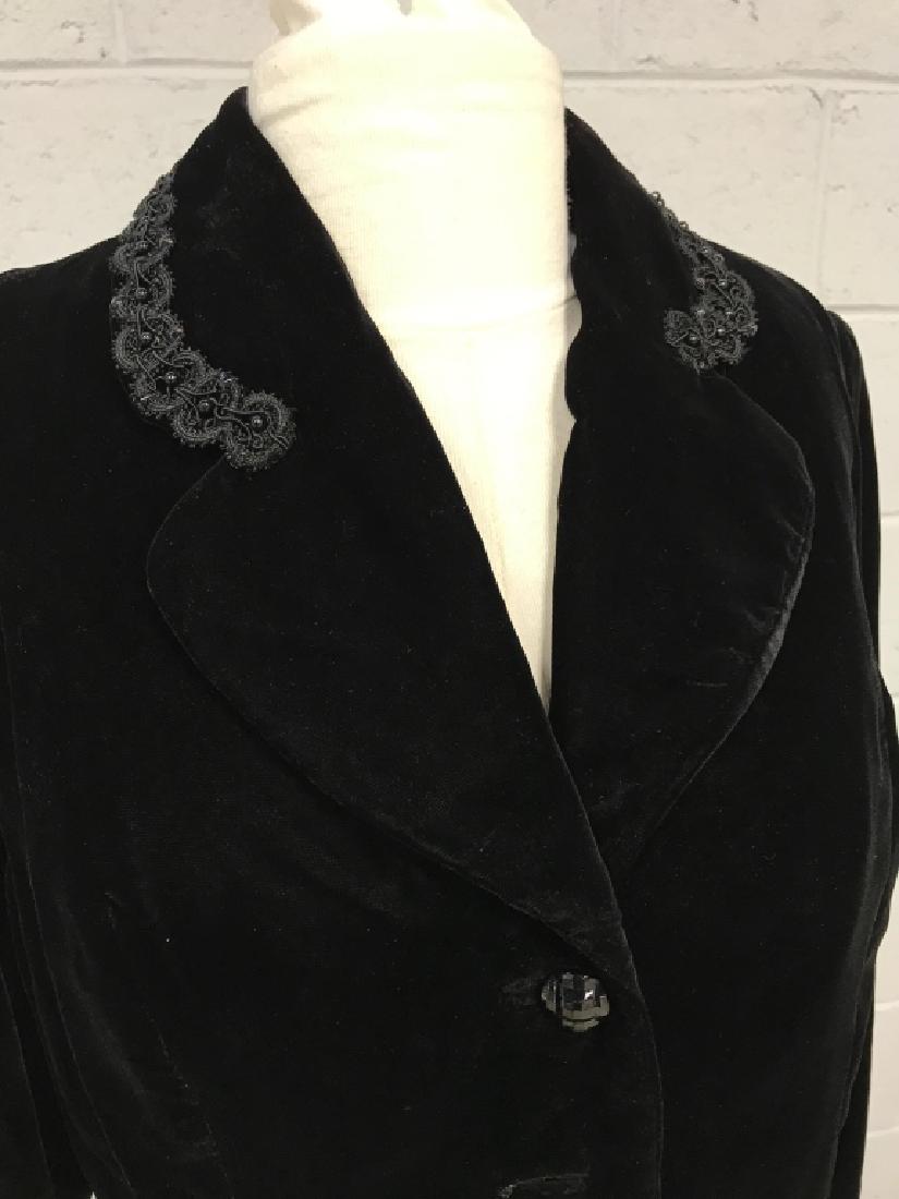 Vintage Ladies Russeks Black Velvet Jacket & Skirt (1 of 6)