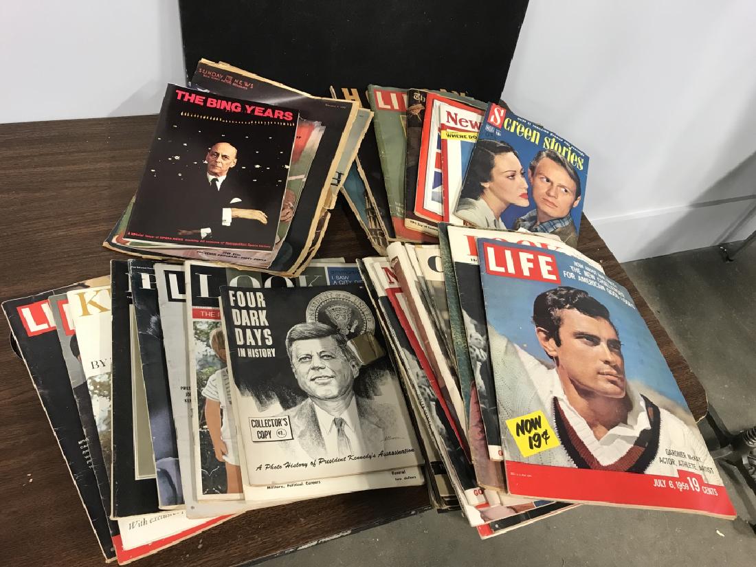 Vintage group lot of Various Magazines (1 of 8)